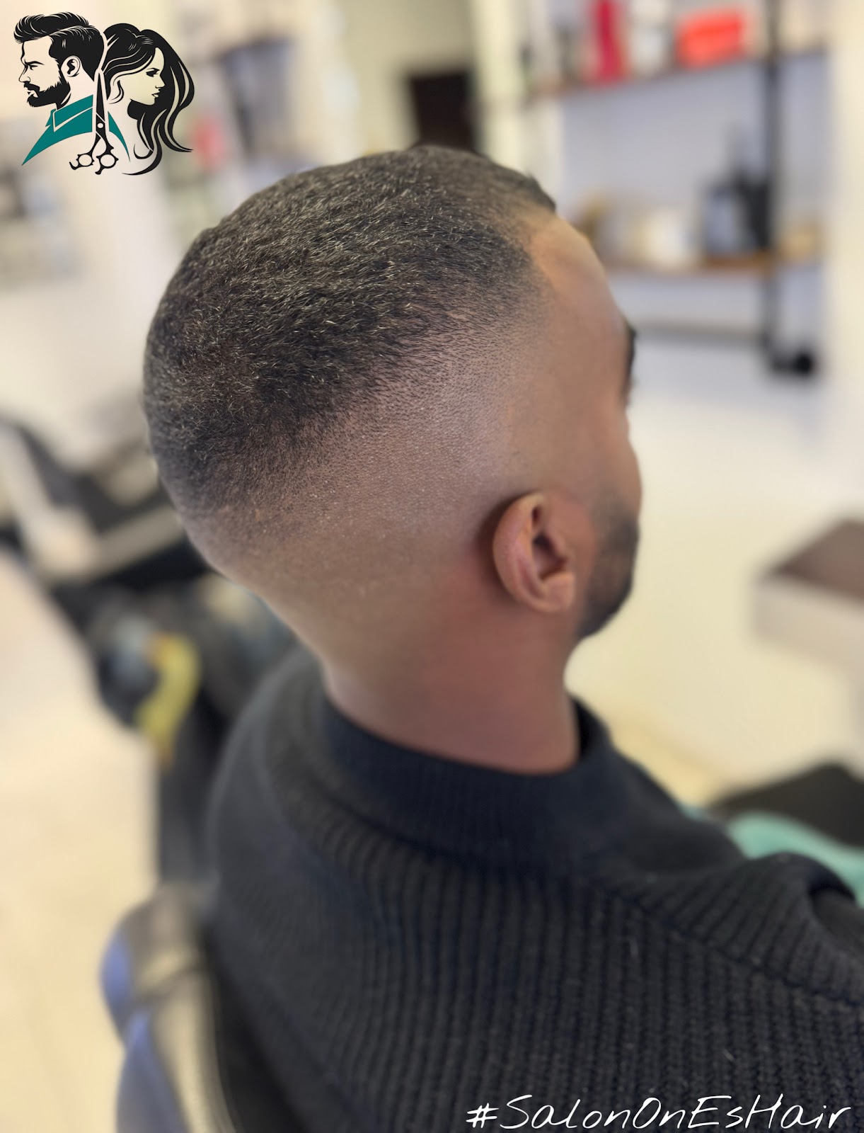 Detailaufnahme eines präzisen Skin Fade mit sauberem Übergang