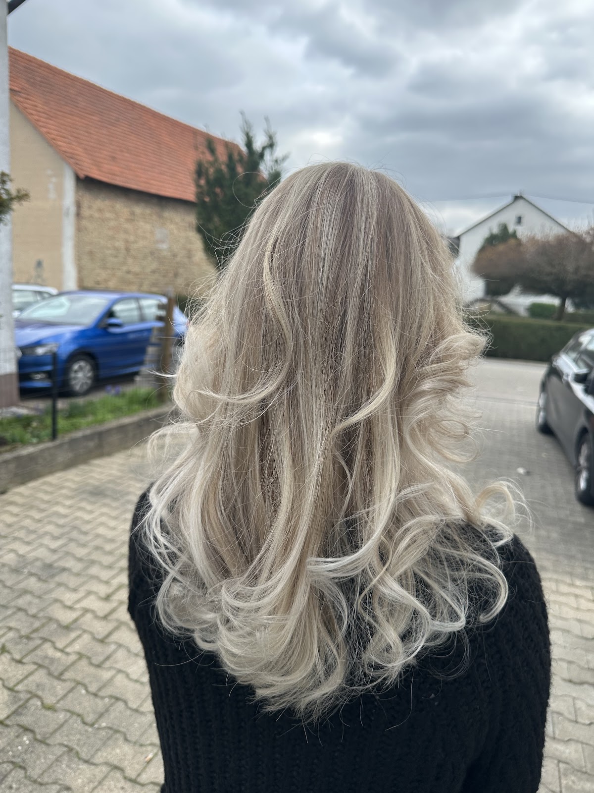 Frisch geschnittener Herrenhaarschnitt mit Skin Fade im Salon OnEsHair